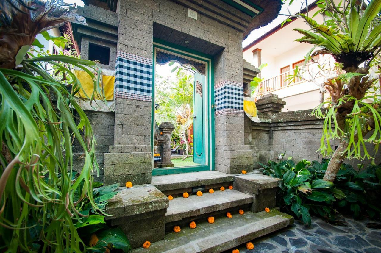 Flamboyant Villa Ubud Exterior photo