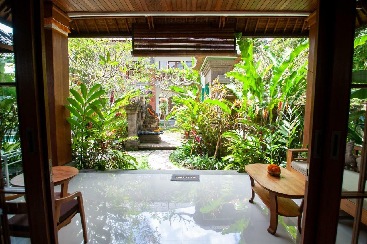 Flamboyant Villa Ubud Exterior photo